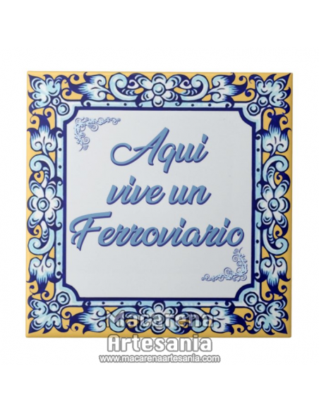 Azulejo cuadrado ideal para regalar a un ferroviario con el texto "Aqui vive un Ferroviario" en venta en nuestra tienda.