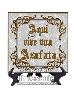 Azulejo cuadrado ideal para regalar a un Azafata con el texto "Aqui vive una Azafata" en venta en nuestra tienda.