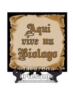 Ideal para regalar al Biologo, Azulejo con el texto "Aqui vive un Biologo" en venta en nuestra tienda.