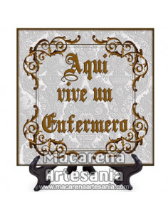 Azulejo cuadrado ideal para regalar a un Enfermero con el texto "Aqui vive un Enfermero" en venta en nuestra tienda.