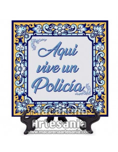 Azulejo para regalar a un Policia con el texto "Aqui vive un Policia" en venta en nuestra tienda.