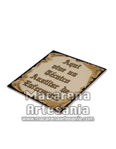 Para regalar a un auxiliar de enfermeria con el texto "Aqui vive una Técnico Auxiliar de Enfermería" en venta en nuestra web.