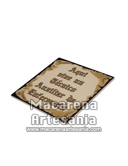 Para regalar a un auxiliar de enfermeria con el texto "Aqui vive una Técnico Auxiliar de Enfermería" en venta en nuestra web.