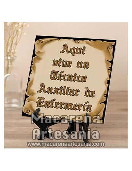 Para regalar a un auxiliar de enfermeria con el texto "Aqui vive una Técnico Auxiliar de Enfermería" en venta en nuestra tienda.
