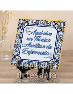 Azulejo ideal para regalar a un Auxiliar de Enfermería con el texto "Aqui vive un Técnico Auxiliar de Enfermería"