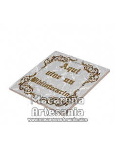 Azulejo cuadrado ideal para regalar a un Bibliotecario con el texto "Aqui vive un Bibliotecario" en venta en nuestra tienda 2