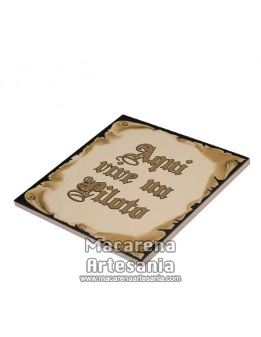 Azulejo para regalar a un Piloto y el texto "Aquí vive un Piloto" en venta en nuestra tienda.