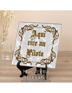 Azulejo para regalar a un Piloto y el texto "Aquí vive un Piloto" en venta en nuestra tienda.