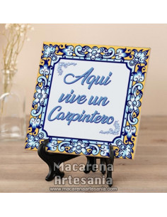 Azulejo para regalar a un Carpintero con el texto "Aquí vive un Carpintero" en venta en nuestra tienda.