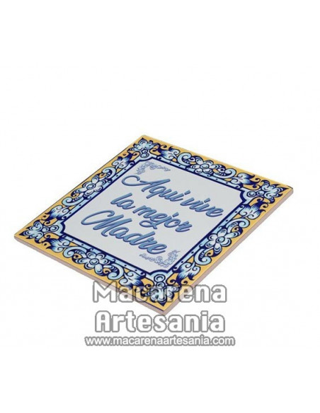 Azulejo cuadrado con el texto Aquí vive la mejor madre. Solo en venta en nuestra tienda online. Somos Fabricantes.