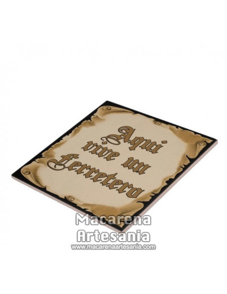 Azulejo para regalar a un Ferretero y el texto "Aquí vive un Ferretero" en venta en nuestra tienda.