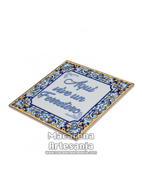 Azulejo para regalar a un Ferretero con el texto "Aquí vive un Ferretero" en venta en nuestra tienda.