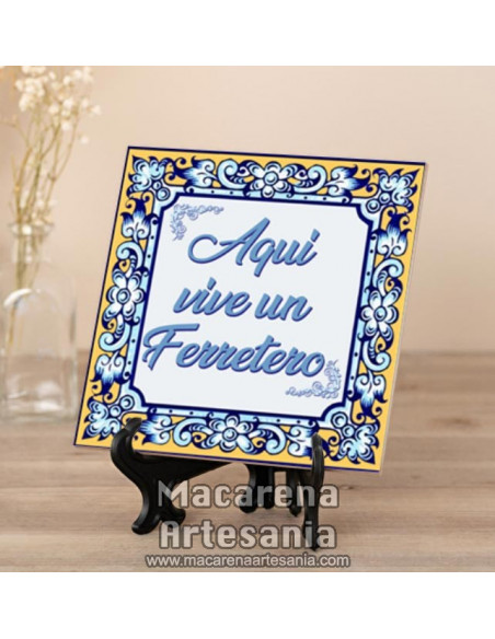 Azulejo para regalar al Ferretero con el texto "Aquí vive un Ferretero" en venta en nuestra tienda.