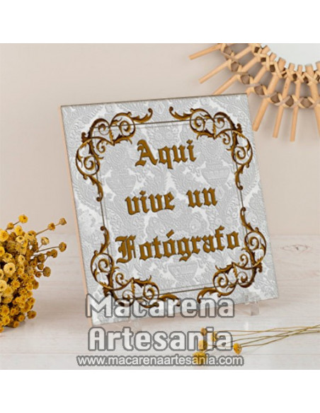 Azulejo para regalar al Ferretero con el texto "Aquí vive un Fotógrafo" en venta en nuestra tienda.
