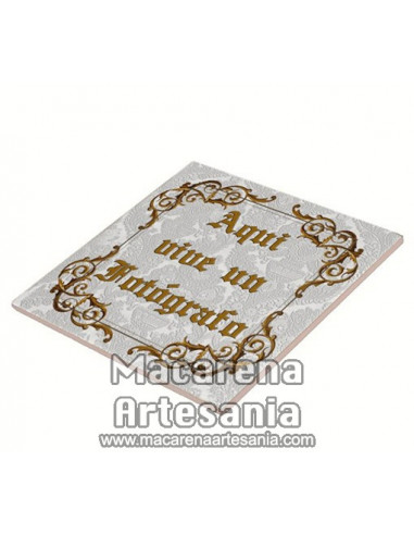 Azulejo para regalar al Ferretero con el texto "Aquí vive un Fotógrafo" en venta en nuestra tienda.